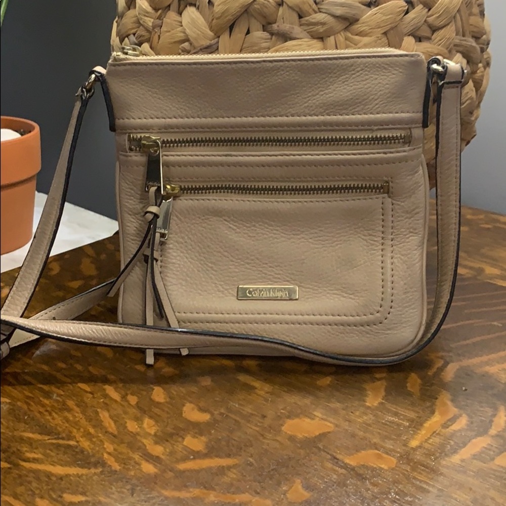 Calvin Klein tan crossbody w/ adjustable strap